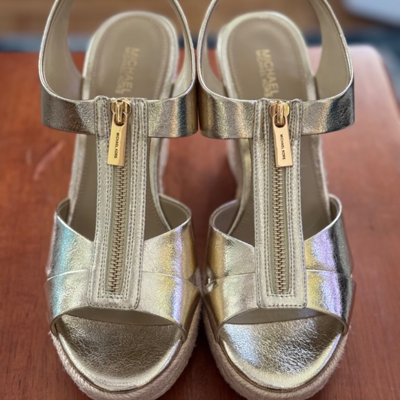 Michael Kors Roslyn Wedge Pale Gold US 8.5M - Picture 4 of 5